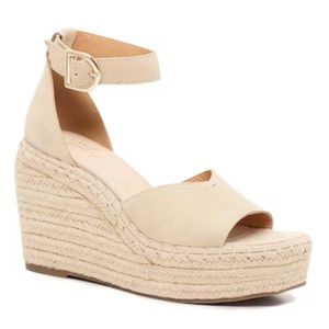 NWOT Crown Vintage Tan Wedge Sandals